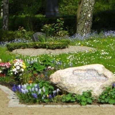 Bild vergr&ouml;&szlig;ern: Grabstätte stillgeborene Kinder