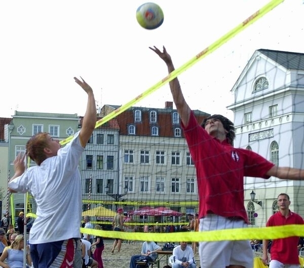 Bild vergr&ouml;&szlig;ern: Beachvolleyball