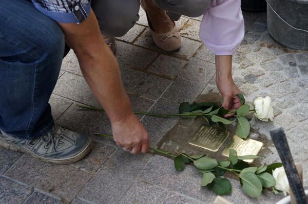 Bild vergr&ouml;&szlig;ern: Stolperstein - Luis  und Arthur Lewinski