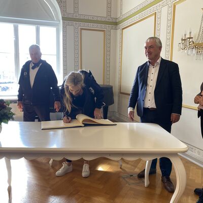 Bild vergr&ouml;&szlig;ern: Australische Boxnationalmannschaft im Rathaus