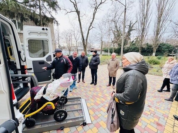 Bild vergr&ouml;&szlig;ern: Kleinbus für Tschornomorsk