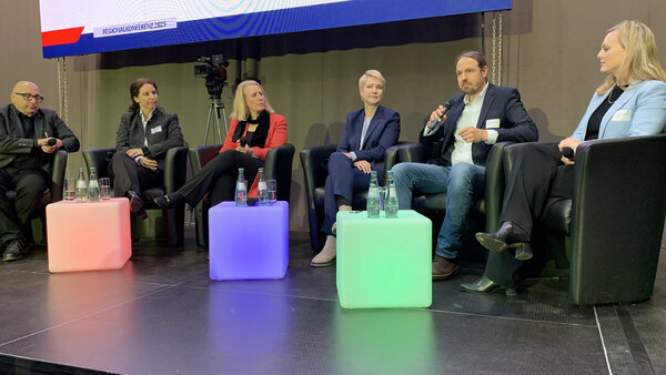 Bild vergr&ouml;&szlig;ern: Regionalkonferenz der Metropolregion Hamburg in Wismar