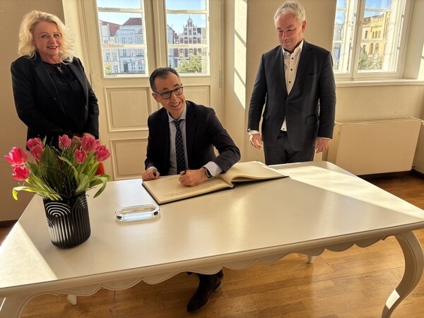 Bild vergr&ouml;&szlig;ern: Bundesminister Özdemir in Wismar