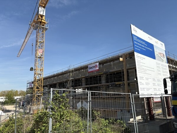Bild vergr&ouml;&szlig;ern: Richtfest Sporthalle Friedenshof