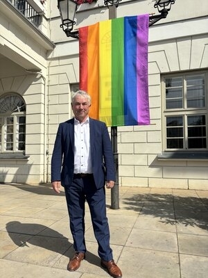 Bild vergr&ouml;&szlig;ern: Regenbogenbanner_Thomas_Beyer