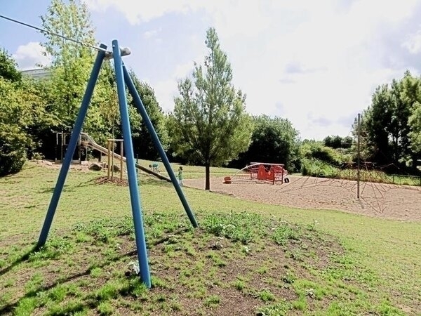 Bild vergr&ouml;&szlig;ern: Neuer Spielplatz in Dammhusen - Akrobaten der Lüfte