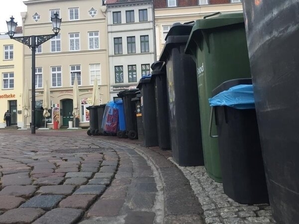 Bild vergr&ouml;&szlig;ern: Mülltonnen