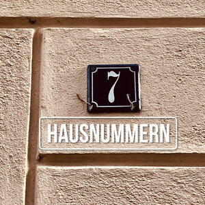 Bild vergr&ouml;&szlig;ern: Hausnummern in Wismar