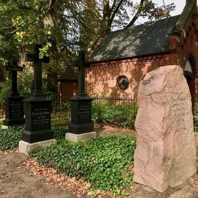 Bild vergr&ouml;&szlig;ern: Friedhof Wismar, WFH/1501, Grabstätte Familie Podeus