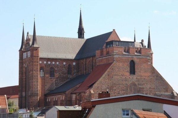 Bild vergr&ouml;&szlig;ern: St.-Georgen-Kirche