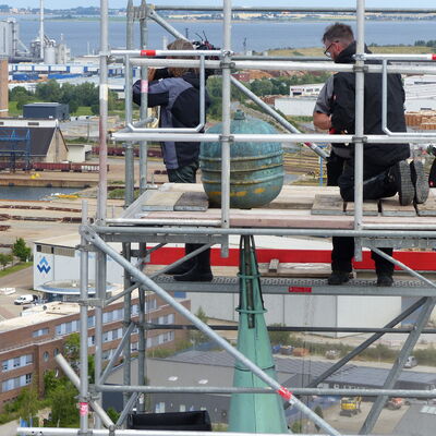 Bild vergr&ouml;&szlig;ern: Dachreiterkugeln St. Nikolai