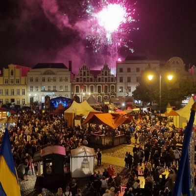 Bild vergr&ouml;&szlig;ern: Feuerwerk beim Schwedenfest 2022
