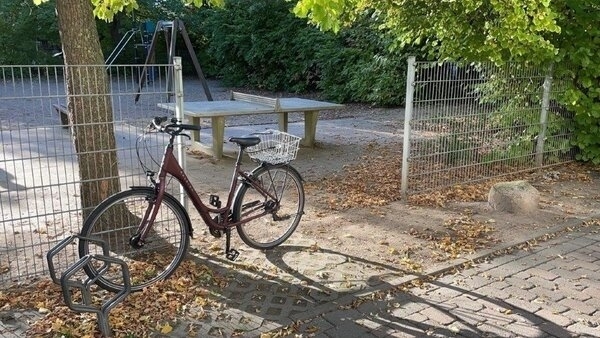 Bild vergr&ouml;&szlig;ern: Eingangstor des Spielplatzes Reuterplatz entwendet