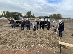 Bild vergr&ouml;&szlig;ern: Spatenstich an der Schweriner Straße