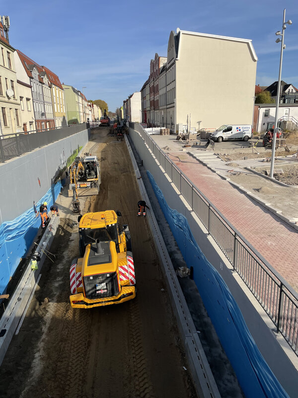 Bild vergr&ouml;&szlig;ern: Fuß- und Radweg Poeler Straße