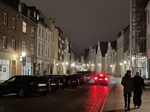 Bild vergr&ouml;&szlig;ern: LED-Beleuchtung in der Lübschen Straße