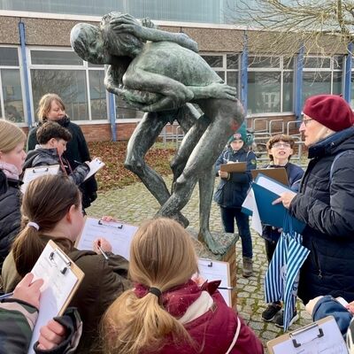 Bild vergr&ouml;&szlig;ern: Kinder bei der Arbeit, Rangelnde Knabenvon Horst Brühmann