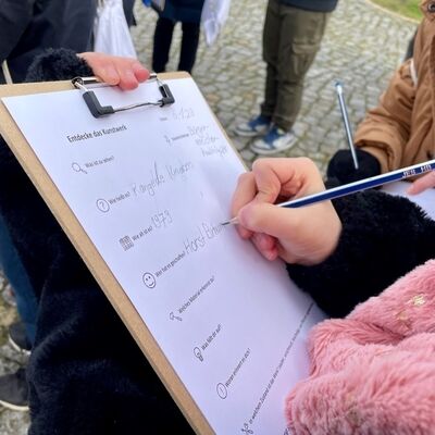 Bild vergr&ouml;&szlig;ern: Kinder bei der Arbeit