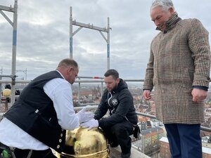 Bild vergr&ouml;&szlig;ern: Turmbekrönung St. Nikolai