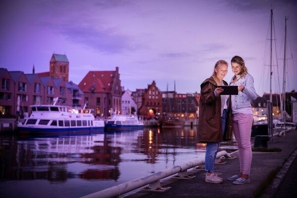 Bild vergr&ouml;&szlig;ern: Interaktiver Stadtrundgang mit Tablet