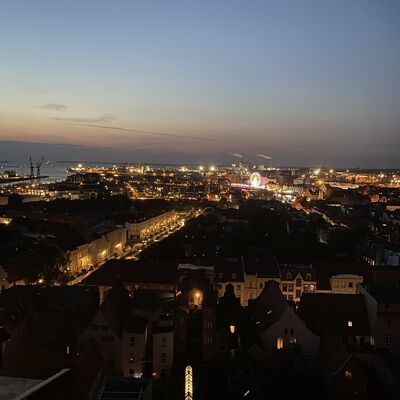 Bild vergr&ouml;&szlig;ern: Riesenrad_Alter_Hafen_Schwedenfest_2023