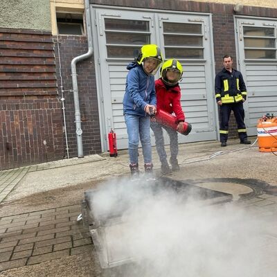 Bild vergr&ouml;&szlig;ern: Brandbekämpfung