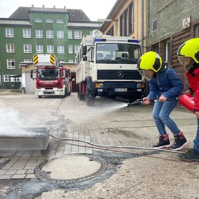 Bild vergr&ouml;&szlig;ern: Brandbekämpfung