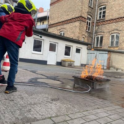 Bild vergr&ouml;&szlig;ern: Brandbekämpfung