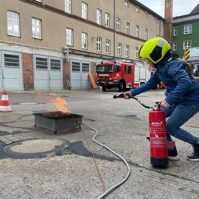 Bild vergr&ouml;&szlig;ern: Brandbekämpfung