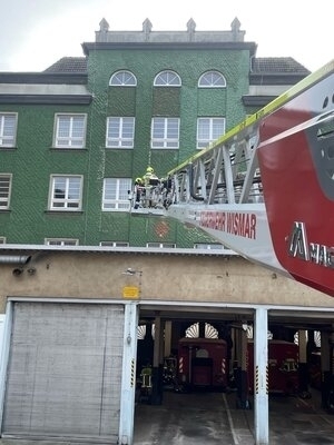 Bild vergr&ouml;&szlig;ern: Drehleiterfahrt