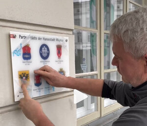 Bild vergr&ouml;&szlig;ern: Schild Städtepartnerschaften
