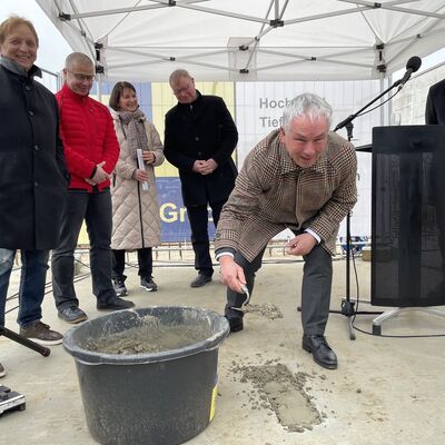 Bild vergr&ouml;&szlig;ern: Grundsteinlegung Sporthalle Friedenshof