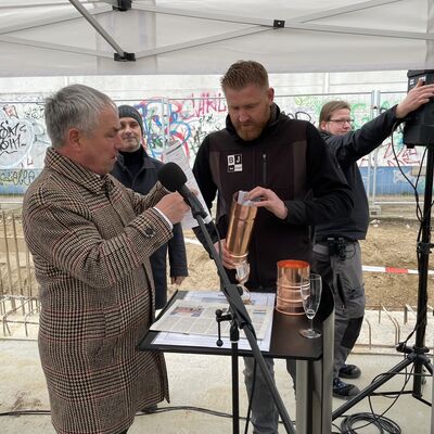 Bild vergr&ouml;&szlig;ern: Grundsteinlegung Sporthalle Friedenshof