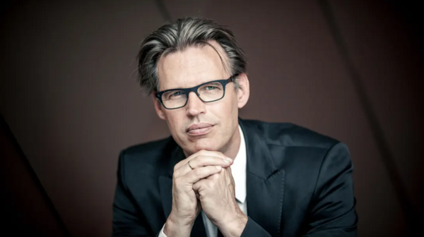 Bild vergr&ouml;&szlig;ern: Dirigent Klaas Stok