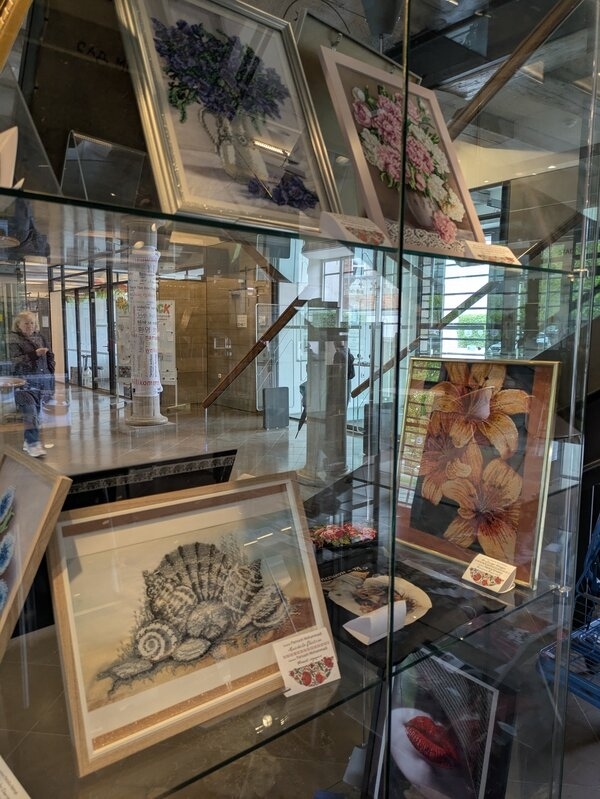 "Perlenfantasien" in der Stadtbibliothek Wismar