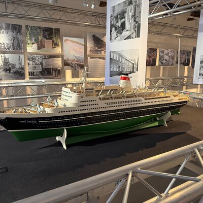 Modell der Ivan-Franko, aktuell zu sehen in der Ausstellung „Im besten Licht? Die Wismarer Werft in DDR-Fotografien“.