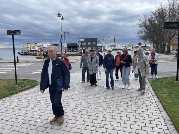 Stadtrundgang durch Kalmar mit Roger Kaliff (l.).