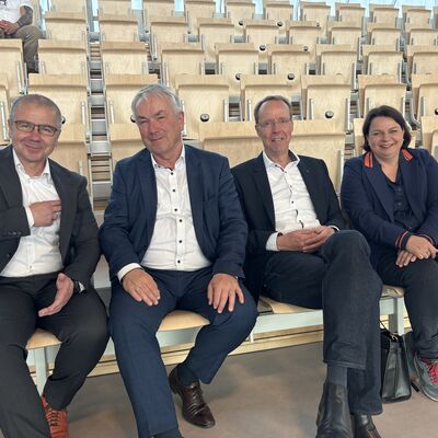 Bild vergr&ouml;&szlig;ern: Frank Junge, Thomas Beyer, Christian Frenzel und Stefanie Drese (v.l.) in der Stadthalle.