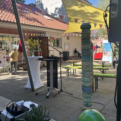 Bild vergr&ouml;&szlig;ern: Im Lindengarten.