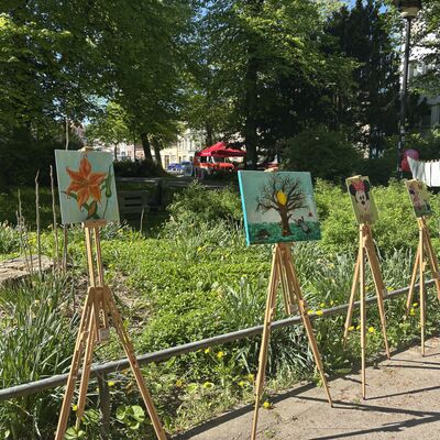 Bild vergr&ouml;&szlig;ern: Im Lindengarten.