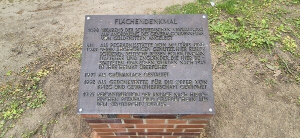 Bild vergr&ouml;&szlig;ern: Infotafel Soldatenfriedhof