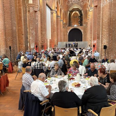 Bild vergr&ouml;&szlig;ern: Empfang der 70-Jährigen in der St.-Georgen-Kirche.