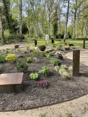 Bild vergr&ouml;&szlig;ern: Friedhof