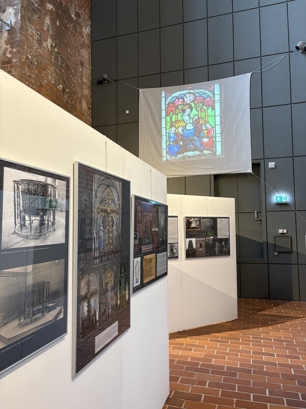 Bild vergr&ouml;&szlig;ern: Im Jahr 2025 war die Ausstellung "St. Marien - ein großartiger Bau" bereits einen Monat lang im Marienkirchturm zu sehen.