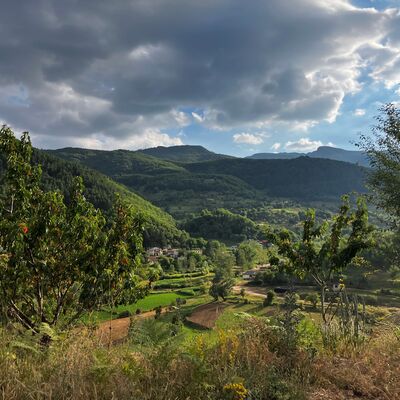 Bild vergr&ouml;&szlig;ern: Blick auf das Bergdorf Bishnica.