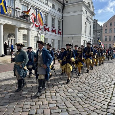 Bild vergr&ouml;&szlig;ern: Die Bohus Elfsborghs Caroliner auf dem Marktplatz.