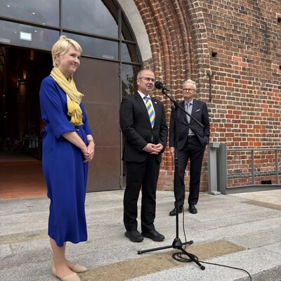 Bild vergr&ouml;&szlig;ern: Schwedenmahl_Schwesig_Junge_Danielsson