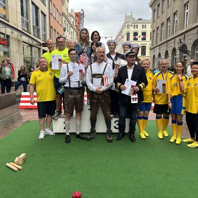 Bild vergr&ouml;&szlig;ern: Siegerehrung der Showspiele des Kubb-Turniers