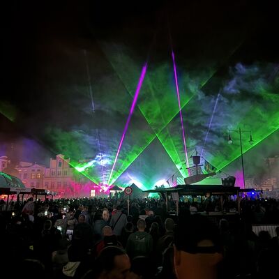 Bild vergr&ouml;&szlig;ern: Lasershow