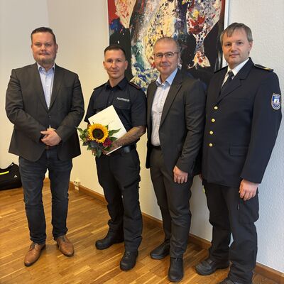 Bild vergr&ouml;&szlig;ern: Beamter_auf_Lebenszeit_Sebastian_Wallis